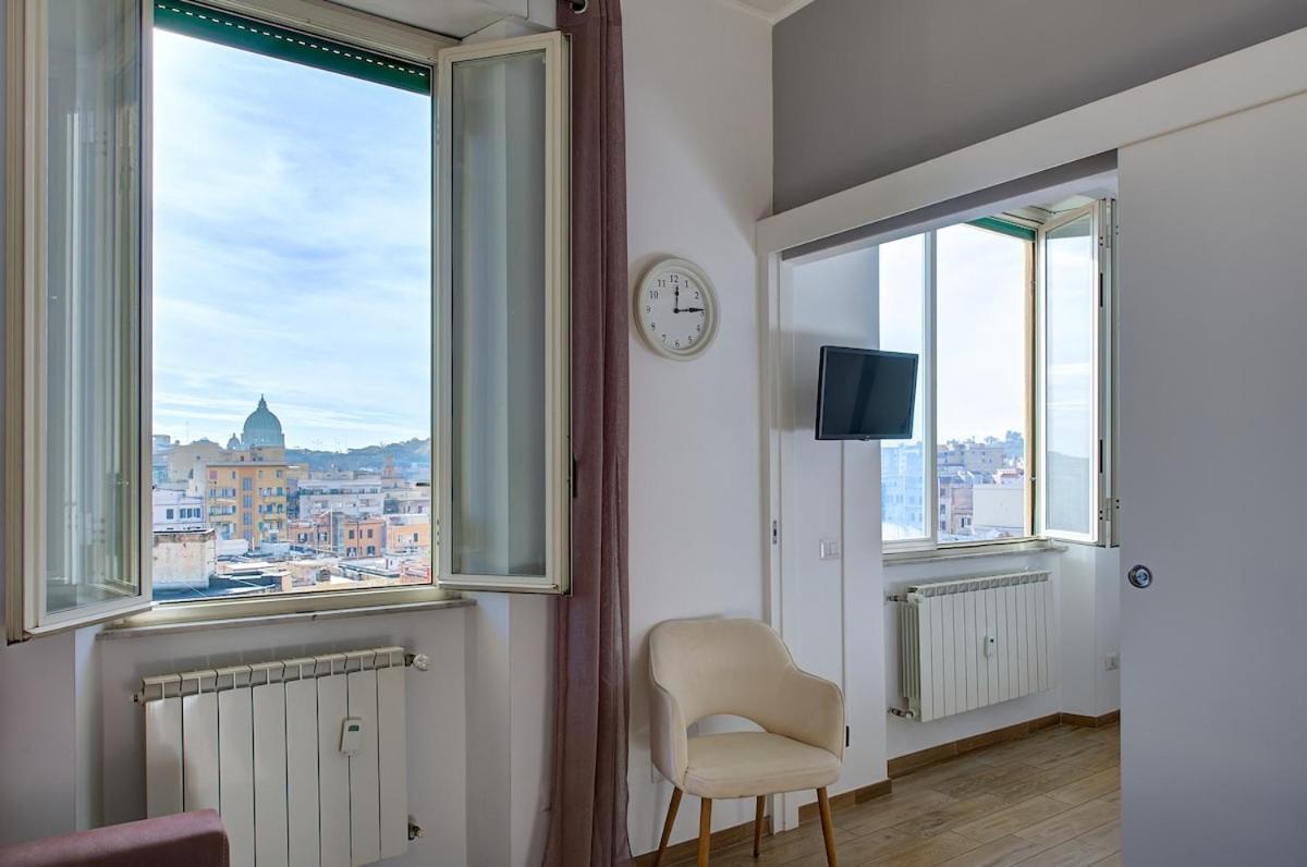 Luxury View On St Peter Basilica Rome